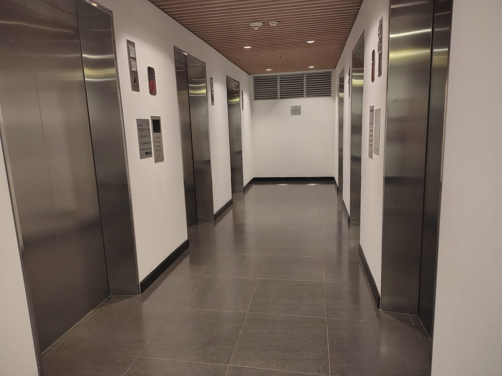 Centro Empresarial Colpatria, Calle 127A