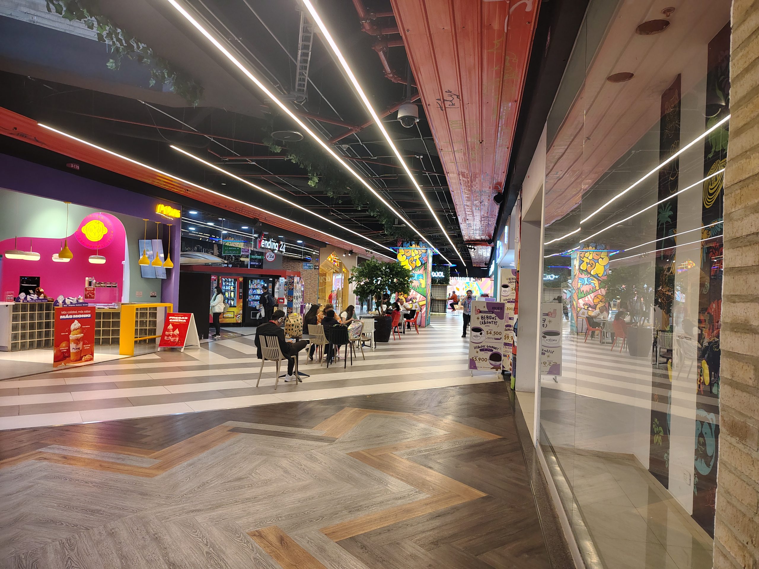 Centro Comercial Santafé – Piso 3 – Pasillo